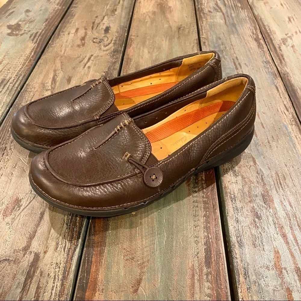 Clarks left right